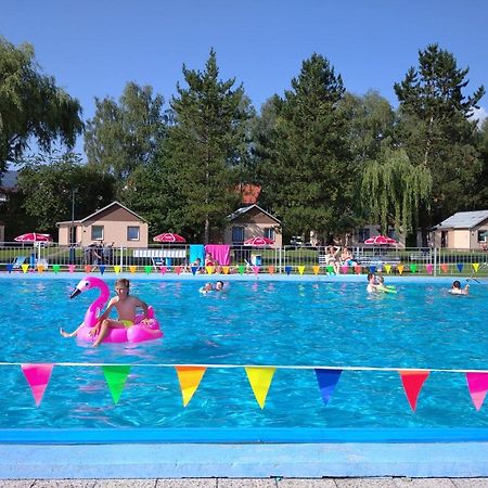 Camping Roznov รอชนอฟ ป็อด ราดโฮชติเย็ม ภายนอก รูปภาพ