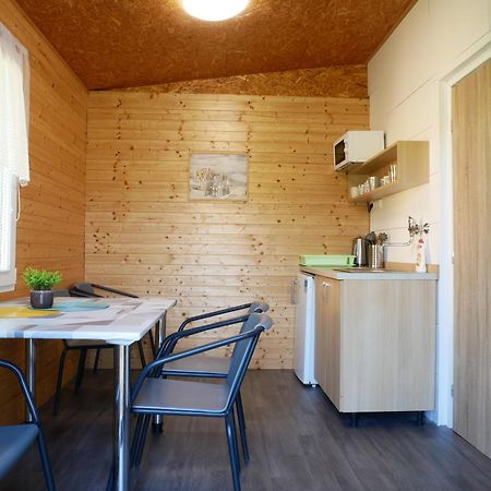 Camping Roznov รอชนอฟ ป็อด ราดโฮชติเย็ม ภายนอก รูปภาพ