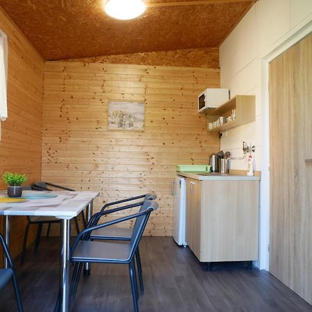 Camping Roznov รอชนอฟ ป็อด ราดโฮชติเย็ม ภายนอก รูปภาพ