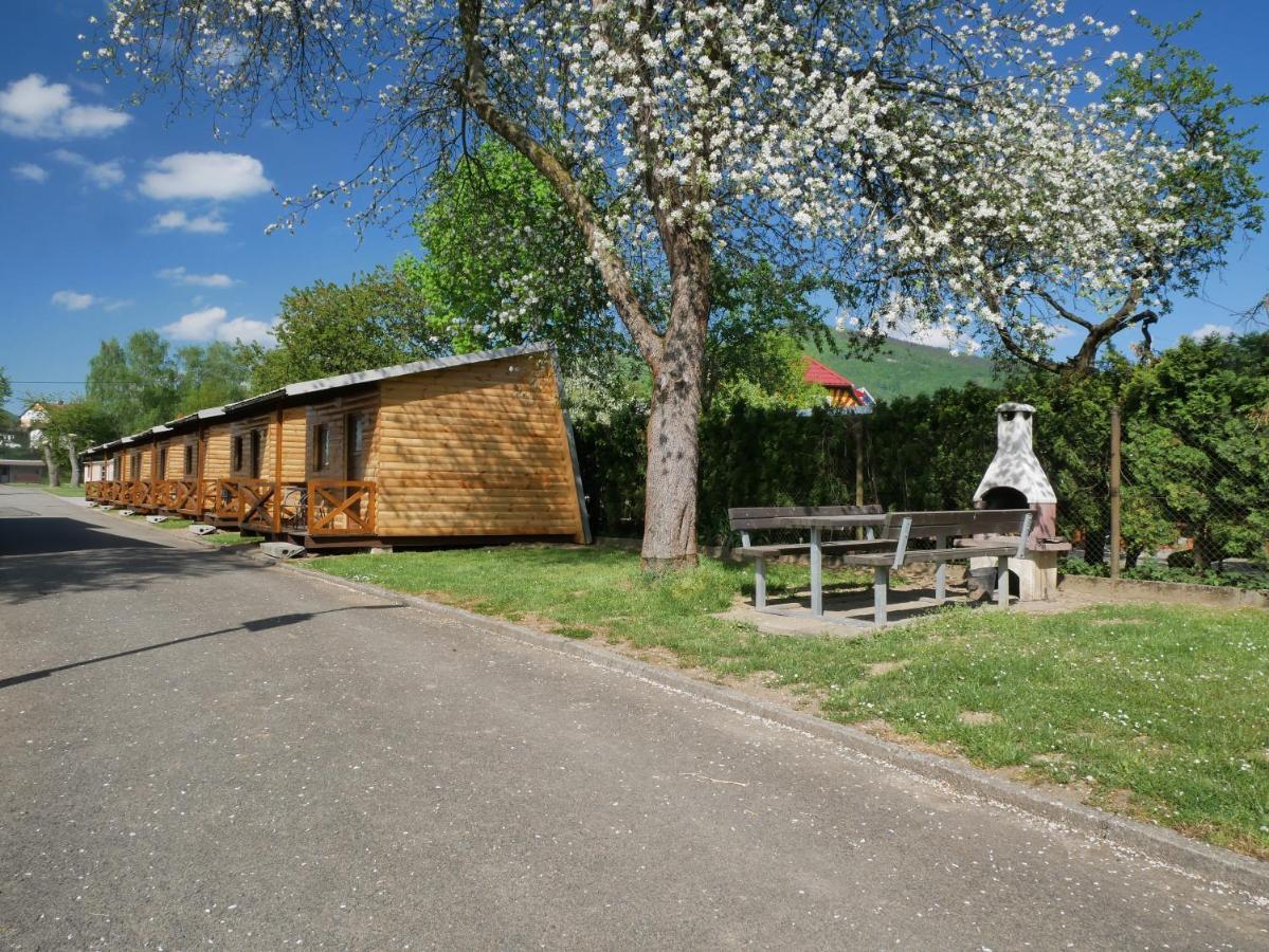 Camping Roznov รอชนอฟ ป็อด ราดโฮชติเย็ม ภายนอก รูปภาพ