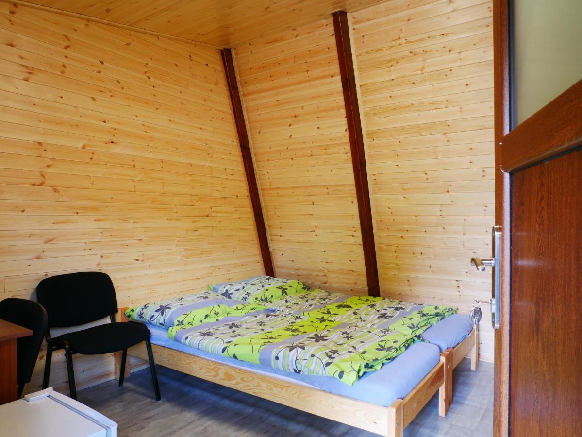 Camping Roznov รอชนอฟ ป็อด ราดโฮชติเย็ม ภายนอก รูปภาพ