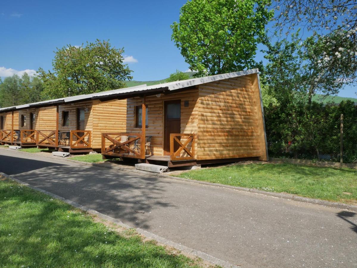 Camping Roznov รอชนอฟ ป็อด ราดโฮชติเย็ม ภายนอก รูปภาพ