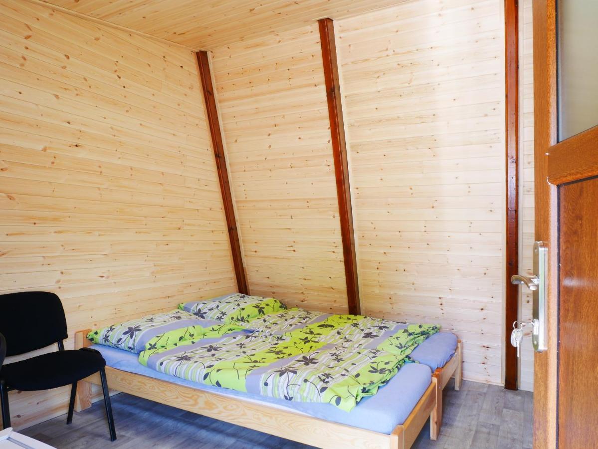 Camping Roznov รอชนอฟ ป็อด ราดโฮชติเย็ม ภายนอก รูปภาพ