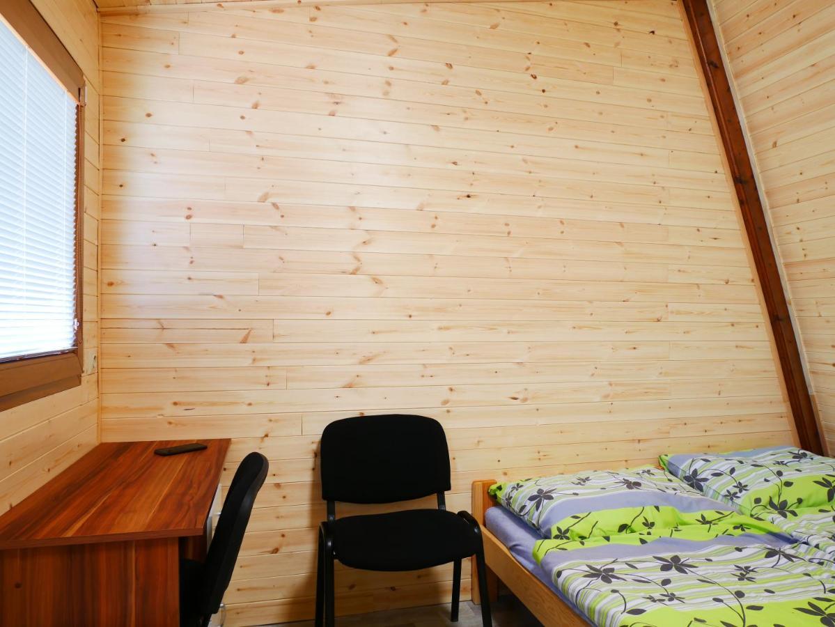 Camping Roznov รอชนอฟ ป็อด ราดโฮชติเย็ม ภายนอก รูปภาพ