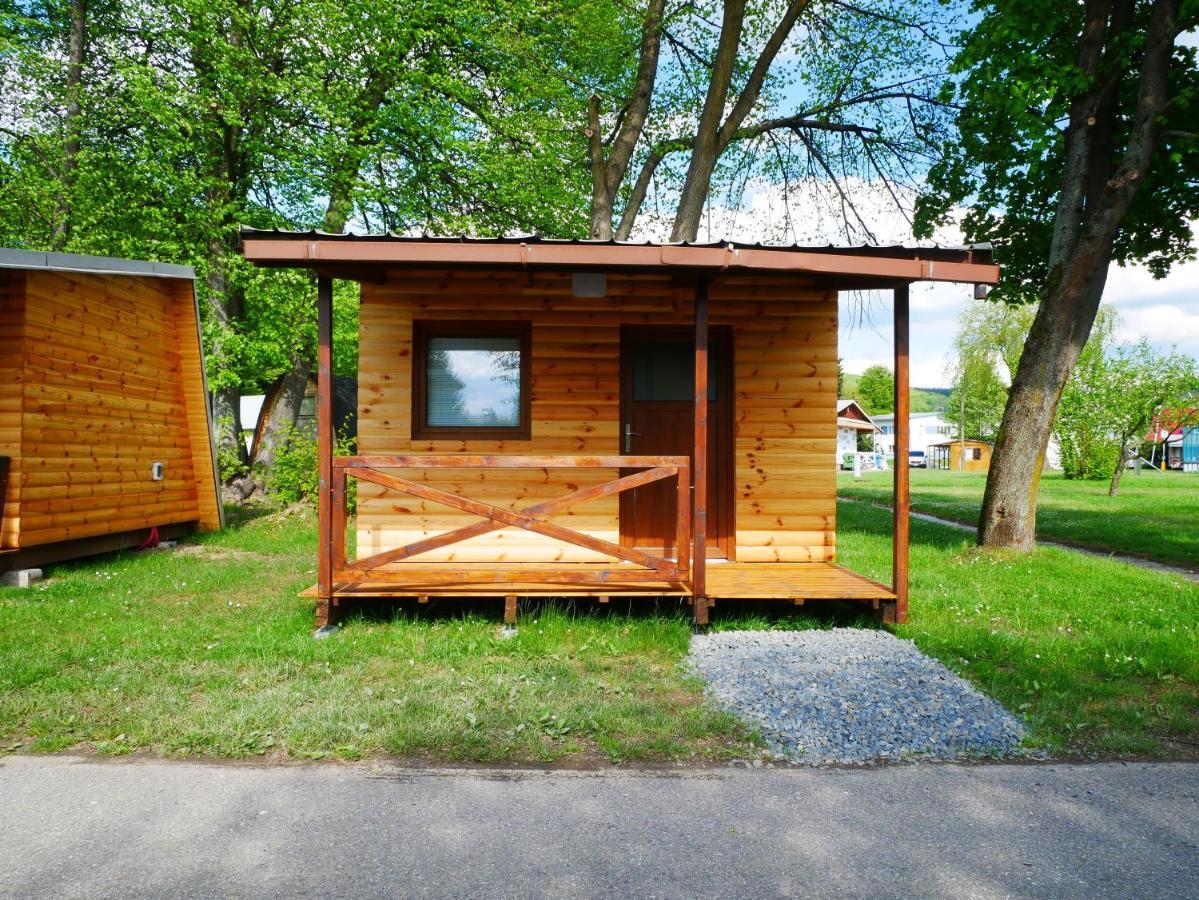 Camping Roznov รอชนอฟ ป็อด ราดโฮชติเย็ม ภายนอก รูปภาพ
