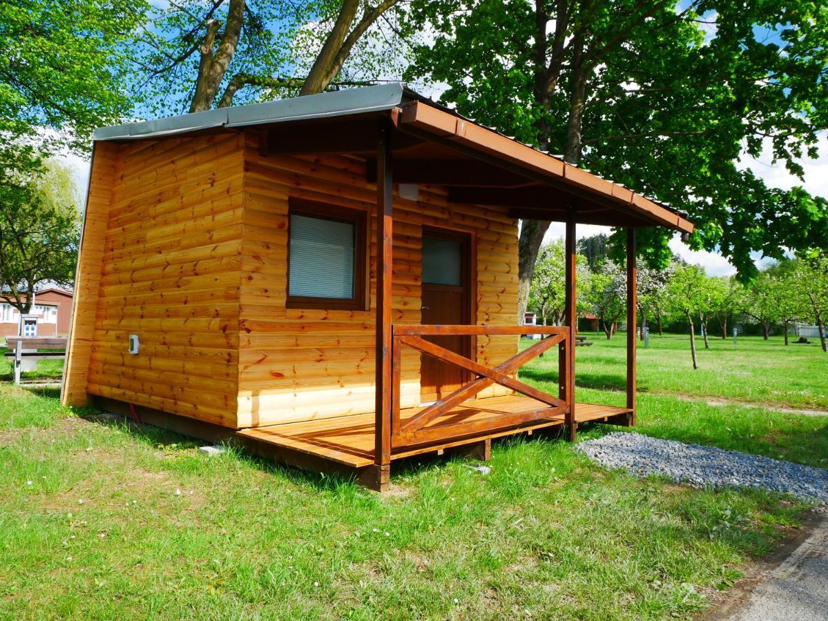 Camping Roznov รอชนอฟ ป็อด ราดโฮชติเย็ม ภายนอก รูปภาพ