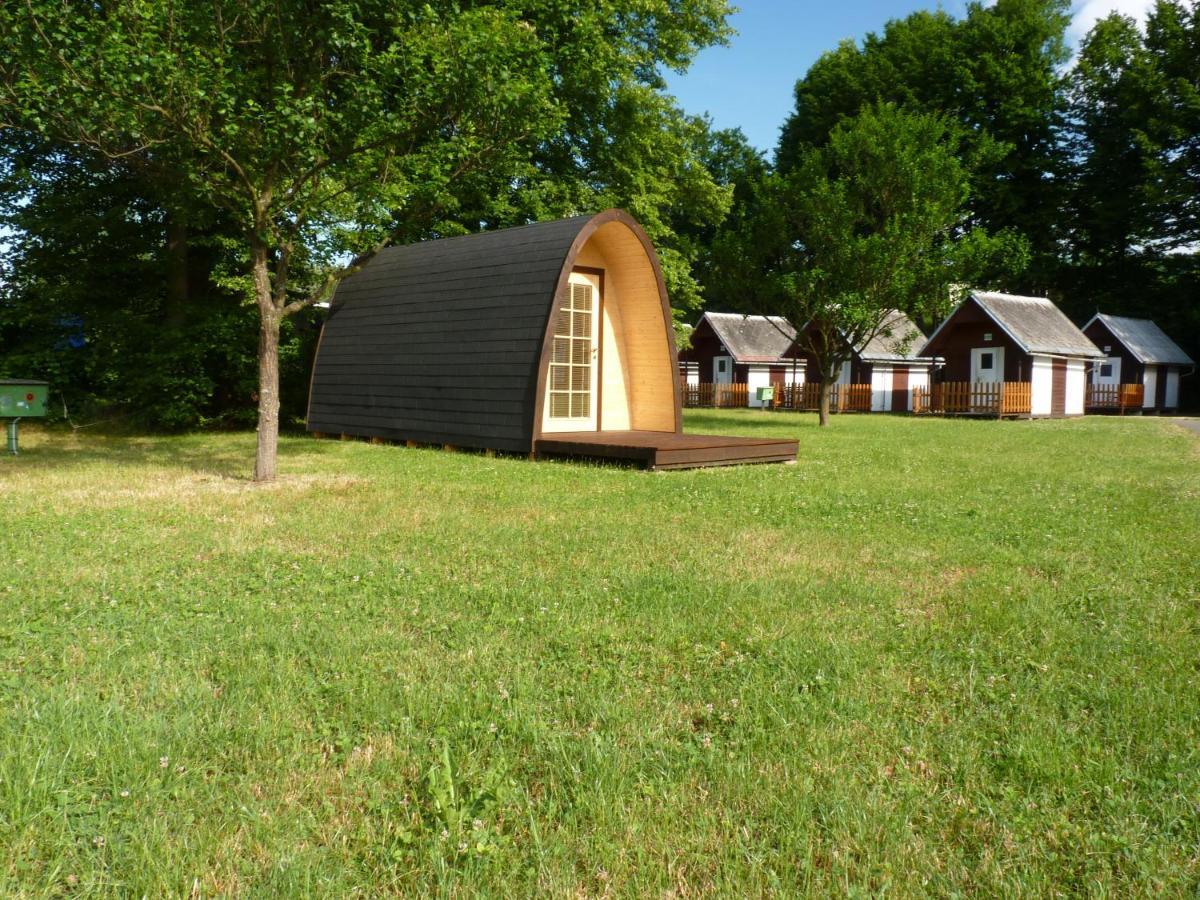 Camping Roznov รอชนอฟ ป็อด ราดโฮชติเย็ม ภายนอก รูปภาพ