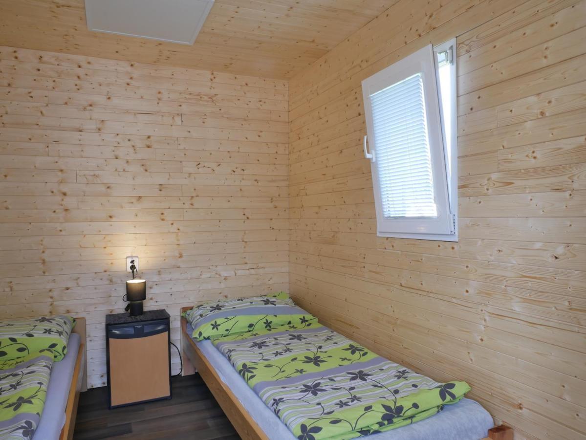 Camping Roznov รอชนอฟ ป็อด ราดโฮชติเย็ม ภายนอก รูปภาพ