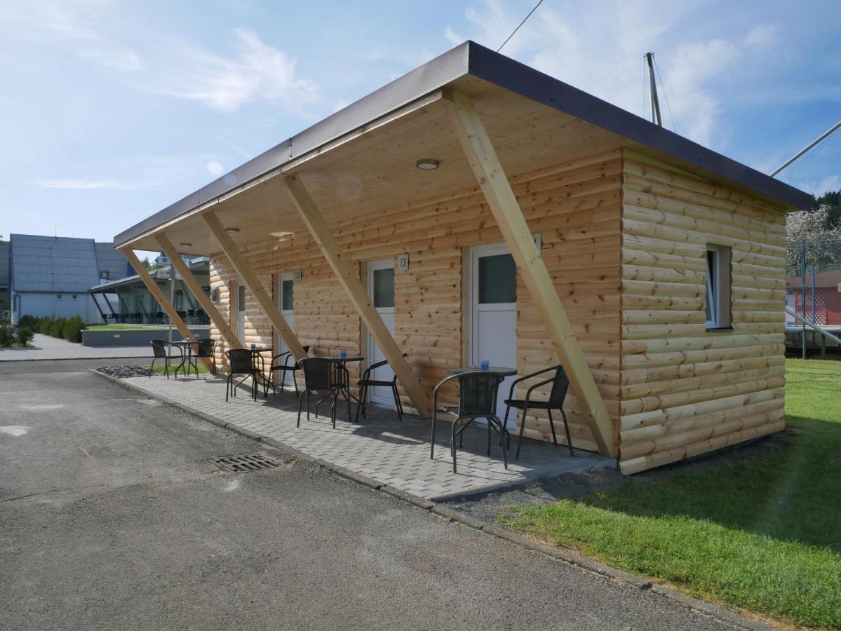 Camping Roznov รอชนอฟ ป็อด ราดโฮชติเย็ม ภายนอก รูปภาพ