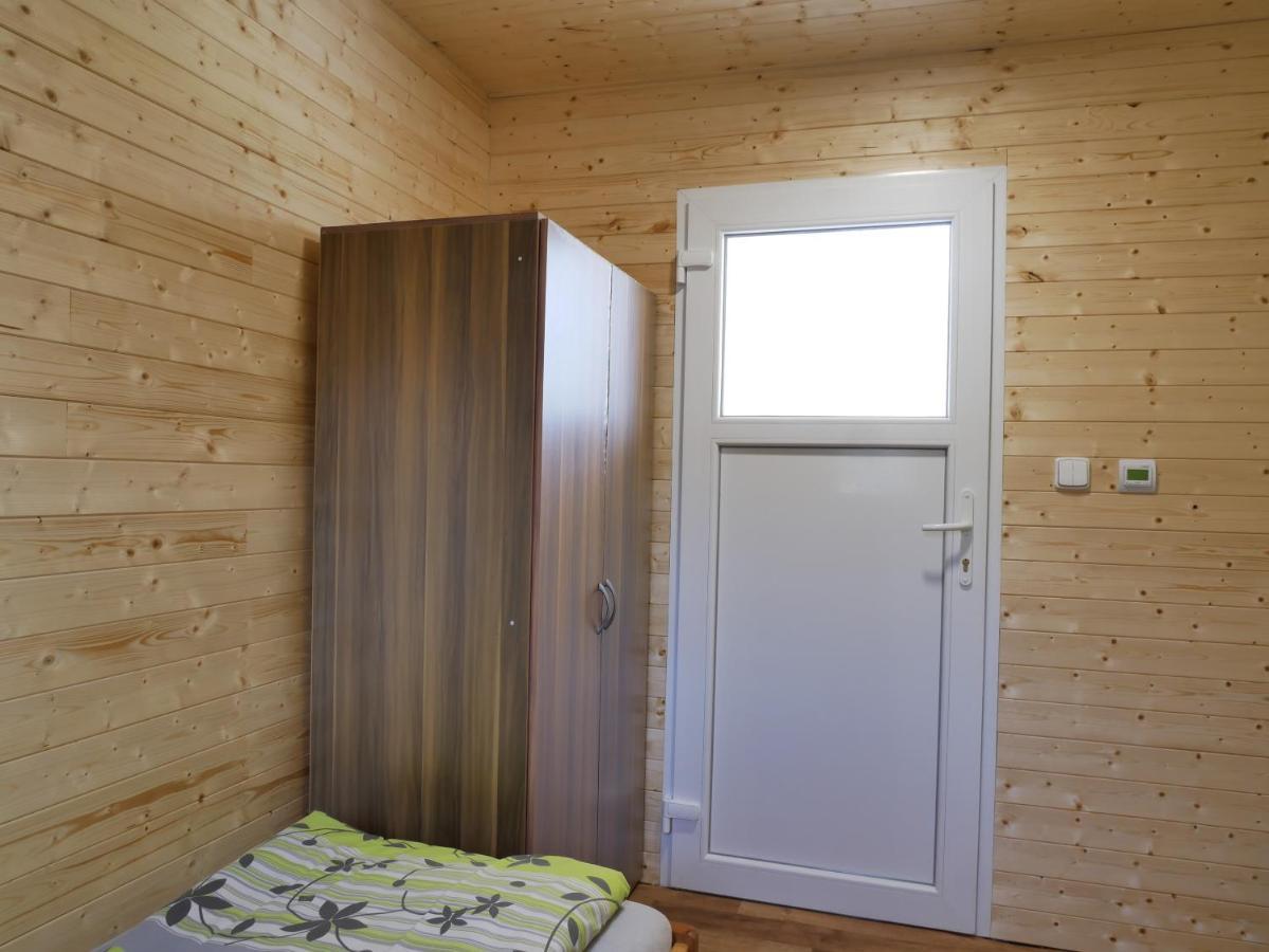 Camping Roznov รอชนอฟ ป็อด ราดโฮชติเย็ม ภายนอก รูปภาพ