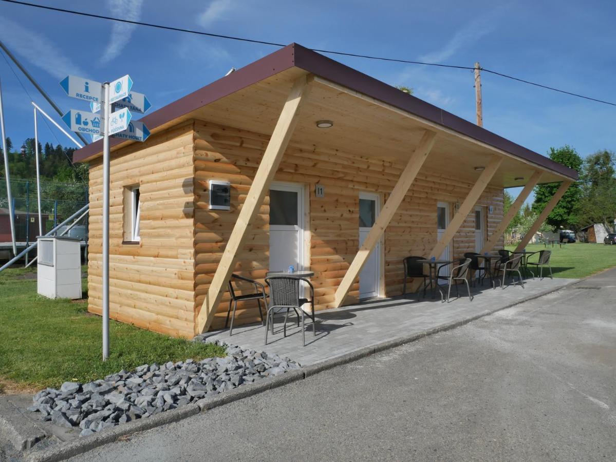 Camping Roznov รอชนอฟ ป็อด ราดโฮชติเย็ม ภายนอก รูปภาพ