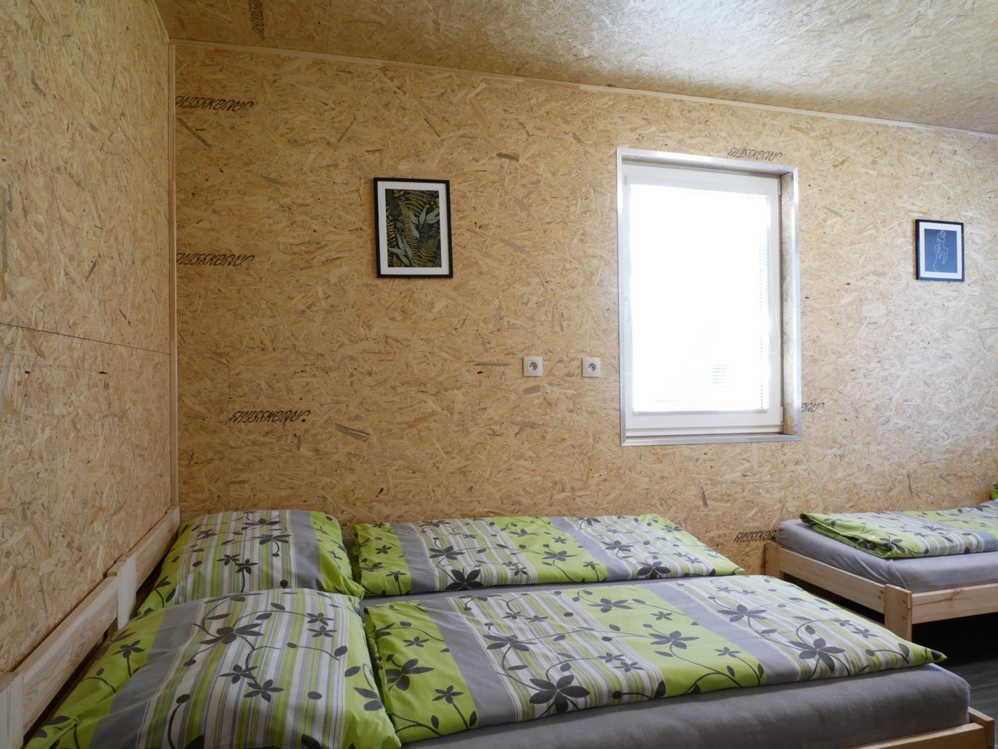 Camping Roznov รอชนอฟ ป็อด ราดโฮชติเย็ม ภายนอก รูปภาพ