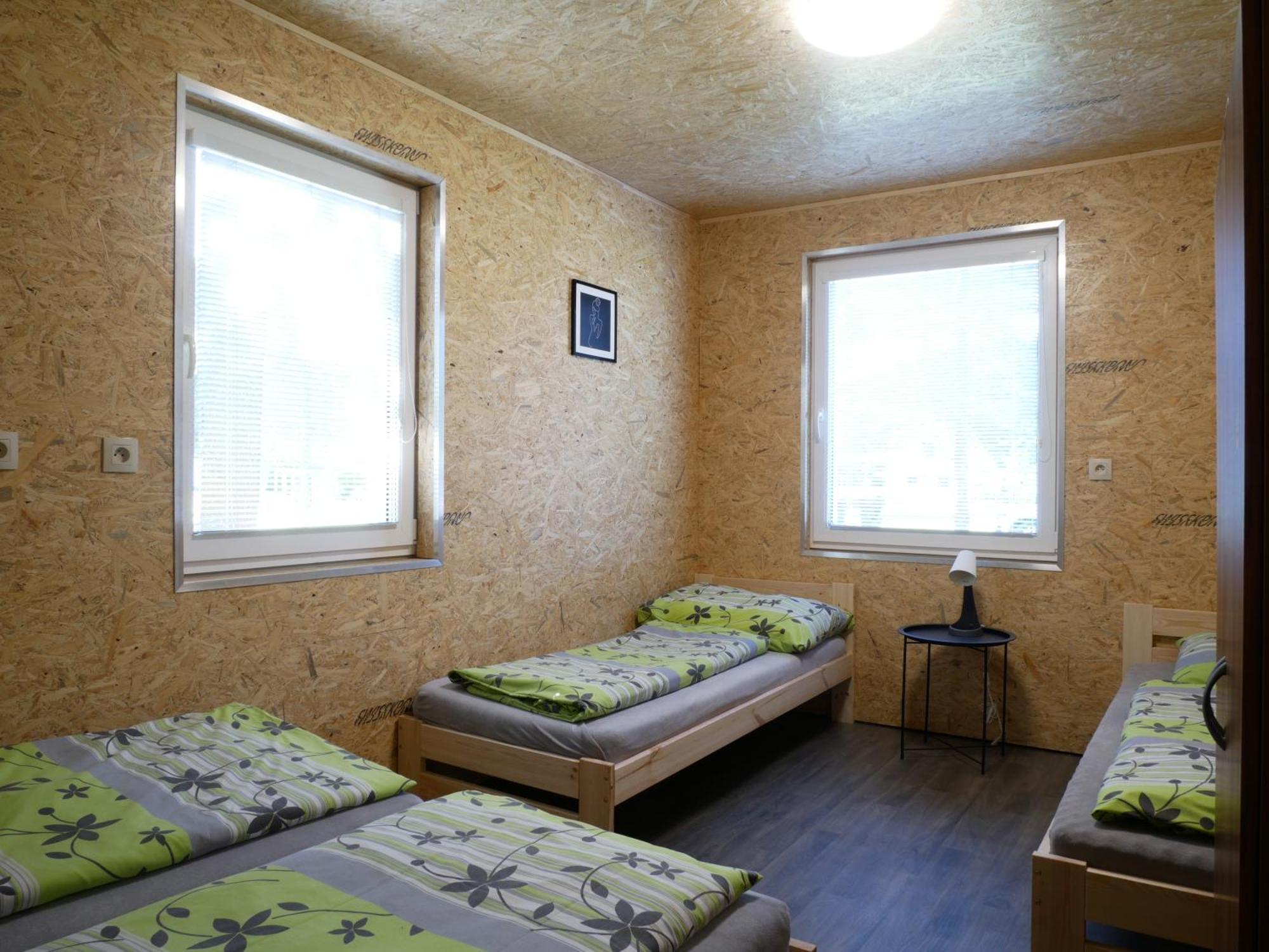 Camping Roznov รอชนอฟ ป็อด ราดโฮชติเย็ม ภายนอก รูปภาพ