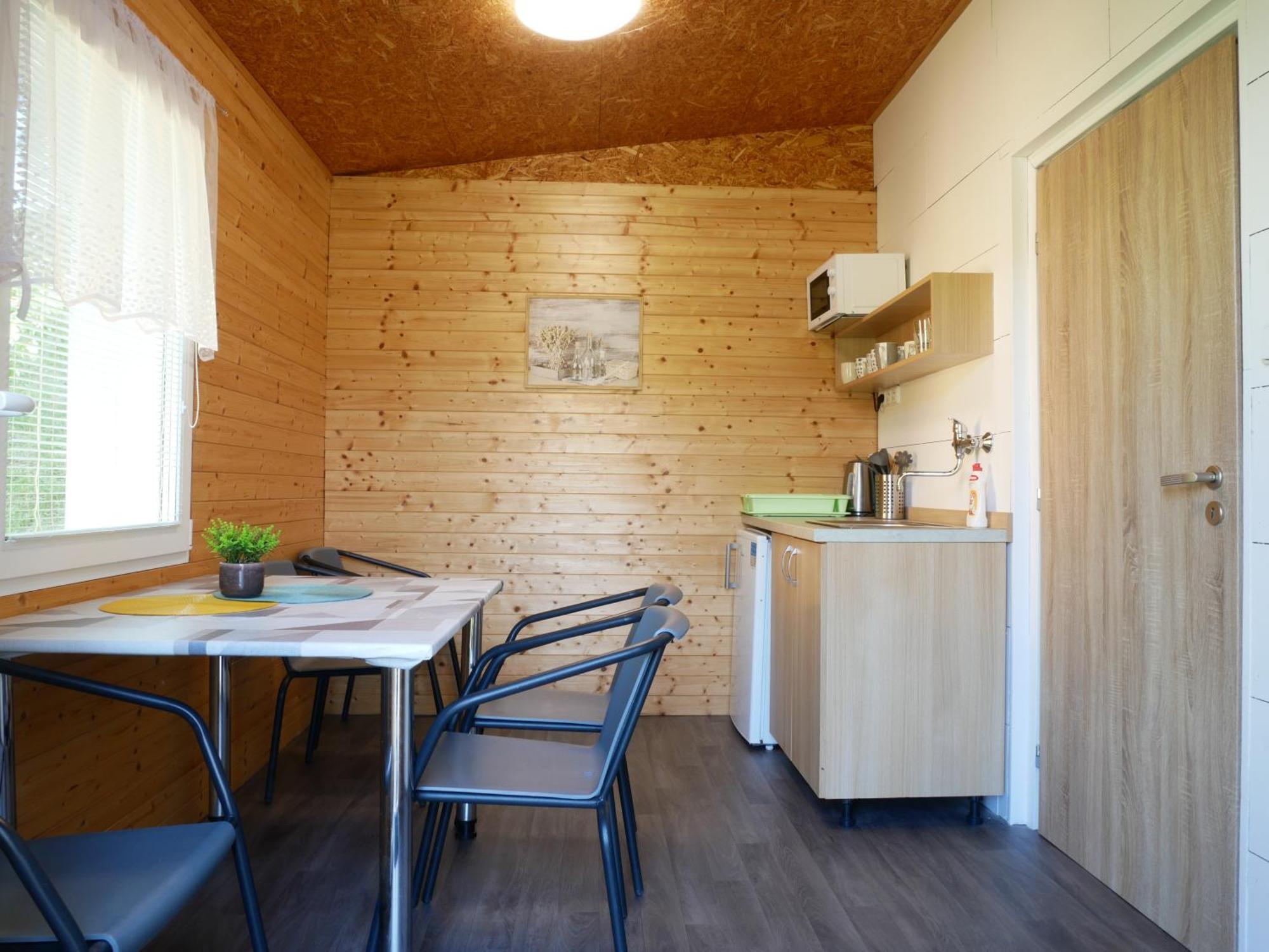 Camping Roznov รอชนอฟ ป็อด ราดโฮชติเย็ม ภายนอก รูปภาพ