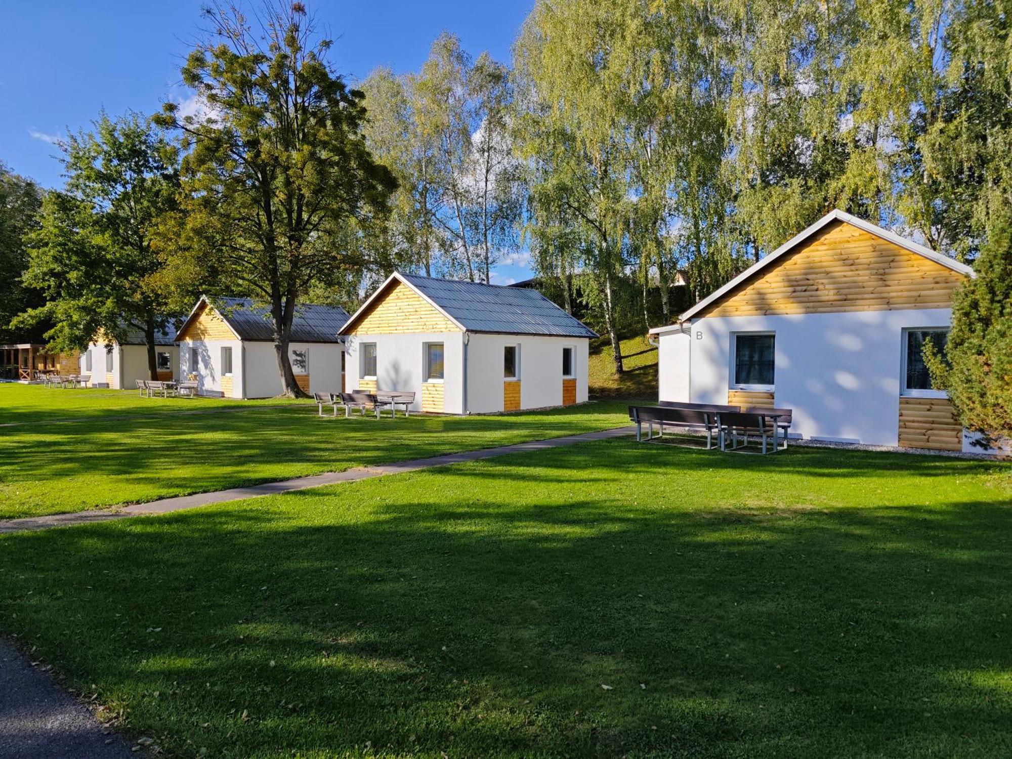 Camping Roznov รอชนอฟ ป็อด ราดโฮชติเย็ม ภายนอก รูปภาพ