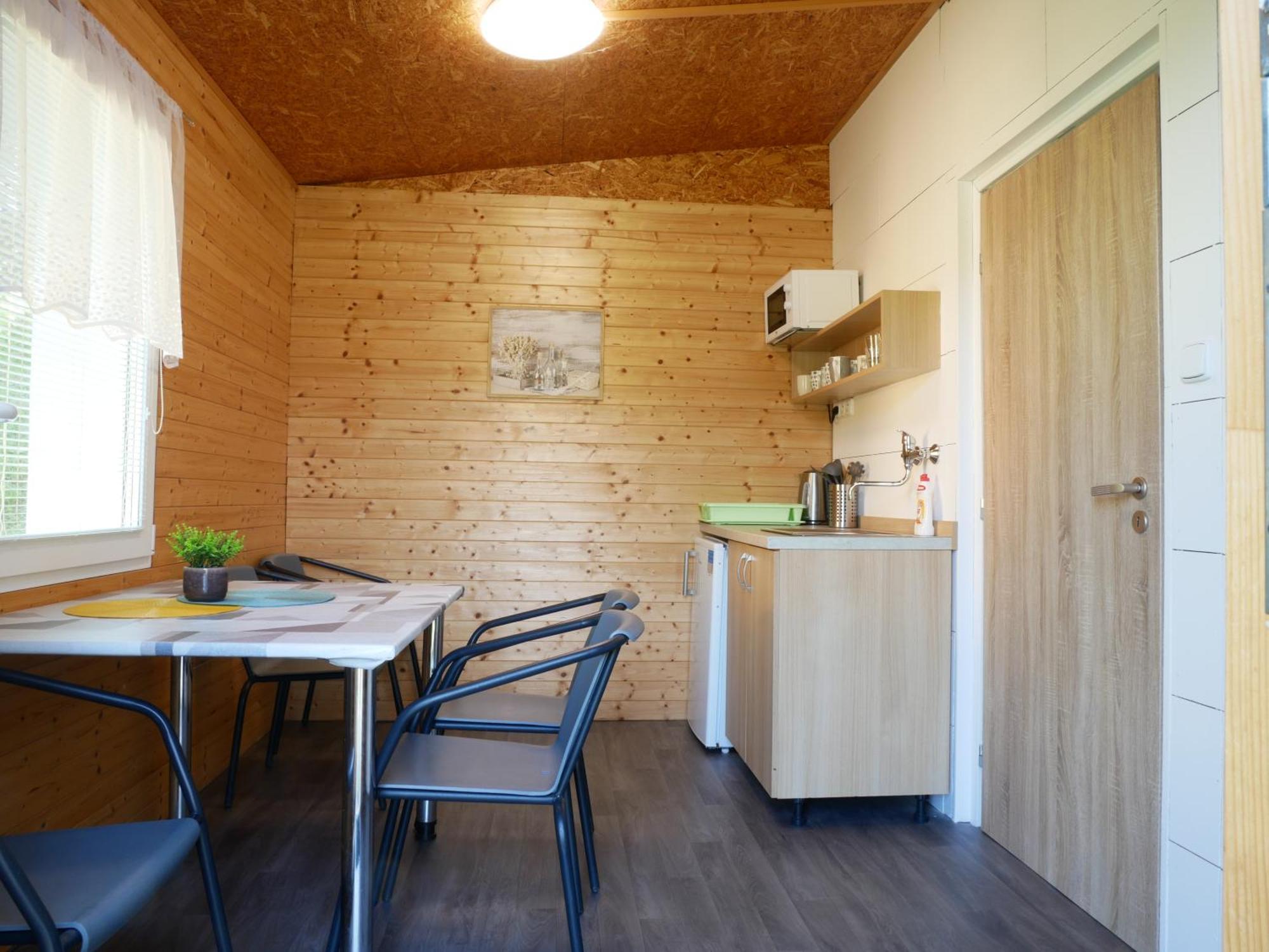 Camping Roznov รอชนอฟ ป็อด ราดโฮชติเย็ม ภายนอก รูปภาพ
