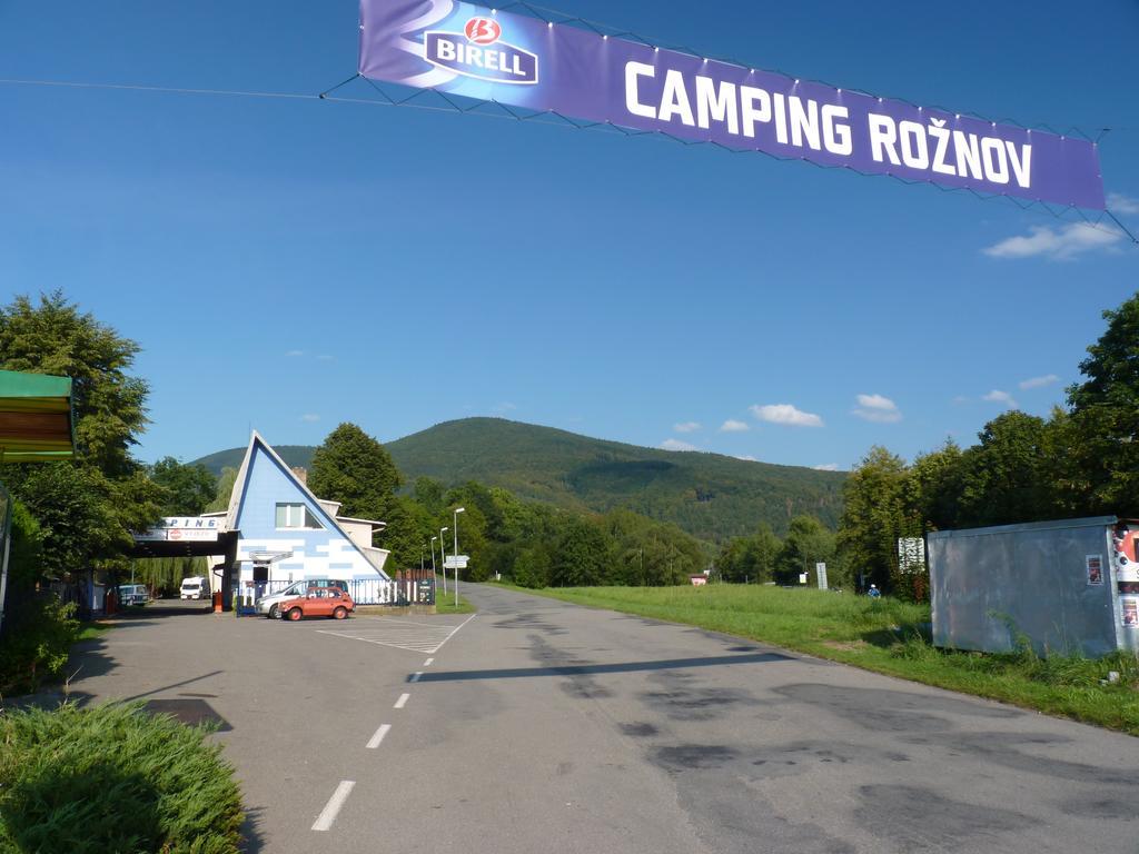 Camping Roznov รอชนอฟ ป็อด ราดโฮชติเย็ม ภายนอก รูปภาพ
