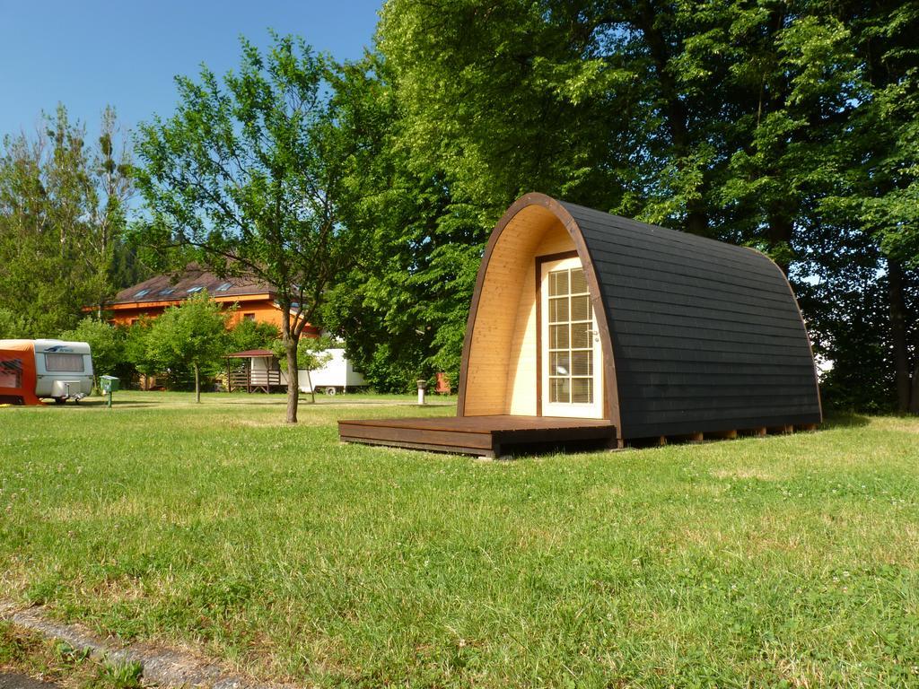 Camping Roznov รอชนอฟ ป็อด ราดโฮชติเย็ม ภายนอก รูปภาพ