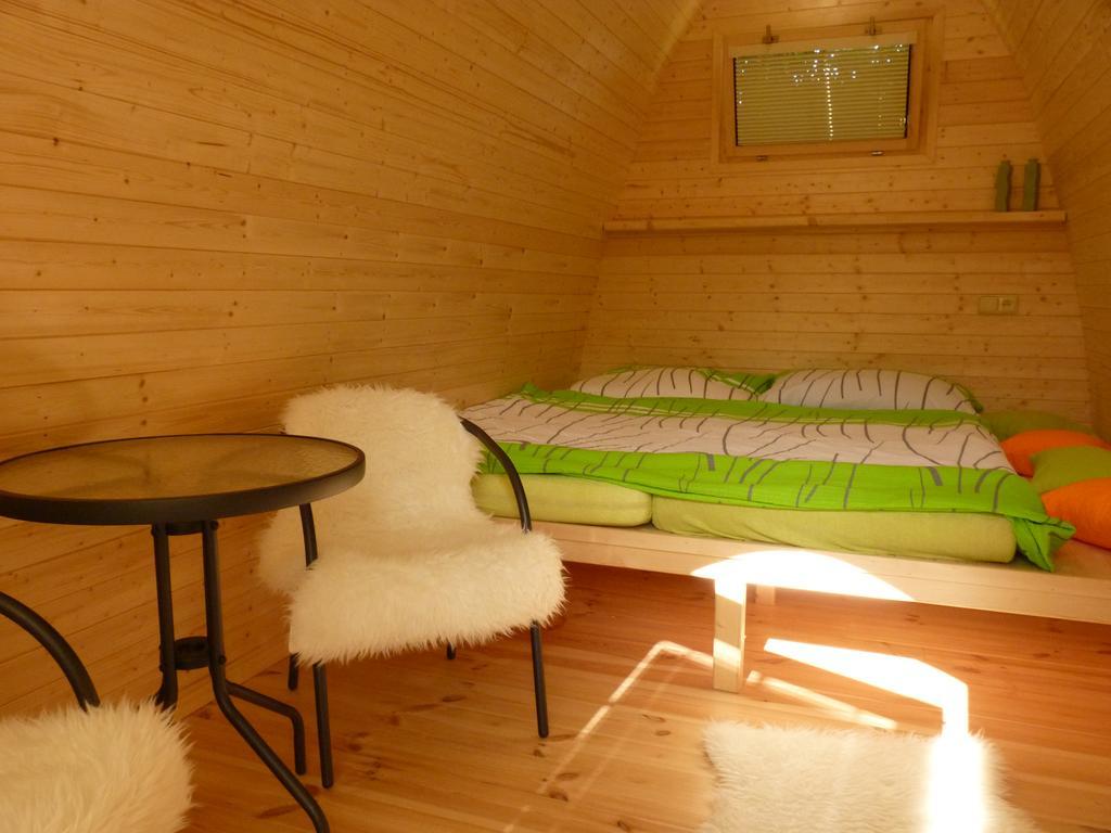 Camping Roznov รอชนอฟ ป็อด ราดโฮชติเย็ม ภายนอก รูปภาพ