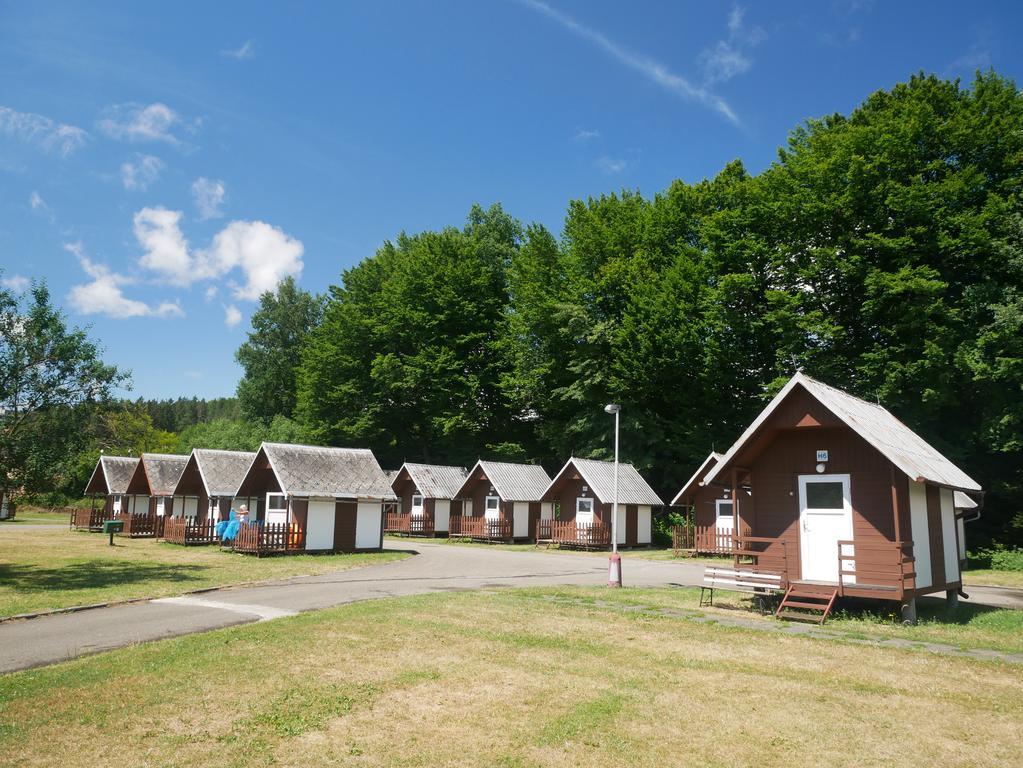 Camping Roznov รอชนอฟ ป็อด ราดโฮชติเย็ม ภายนอก รูปภาพ